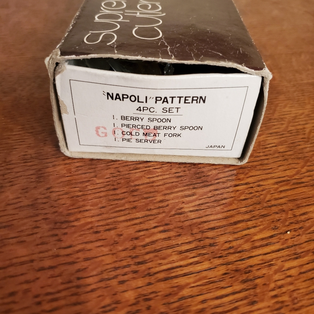 Vintage Serving Pieces. - Picture 4 of 4